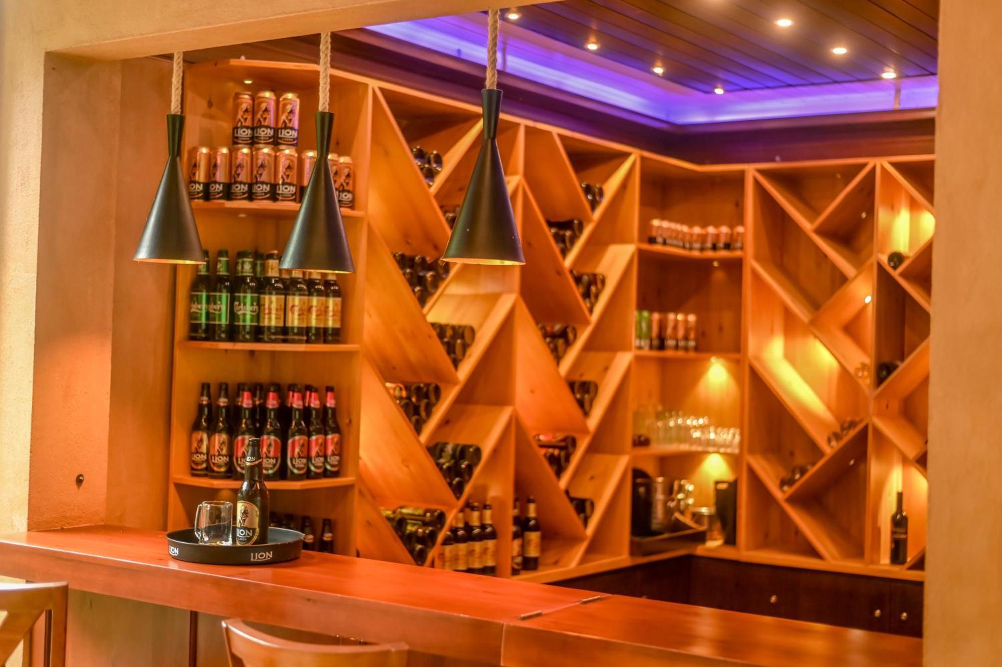 Agbo Hotel Полоннарува Екстер'єр фото