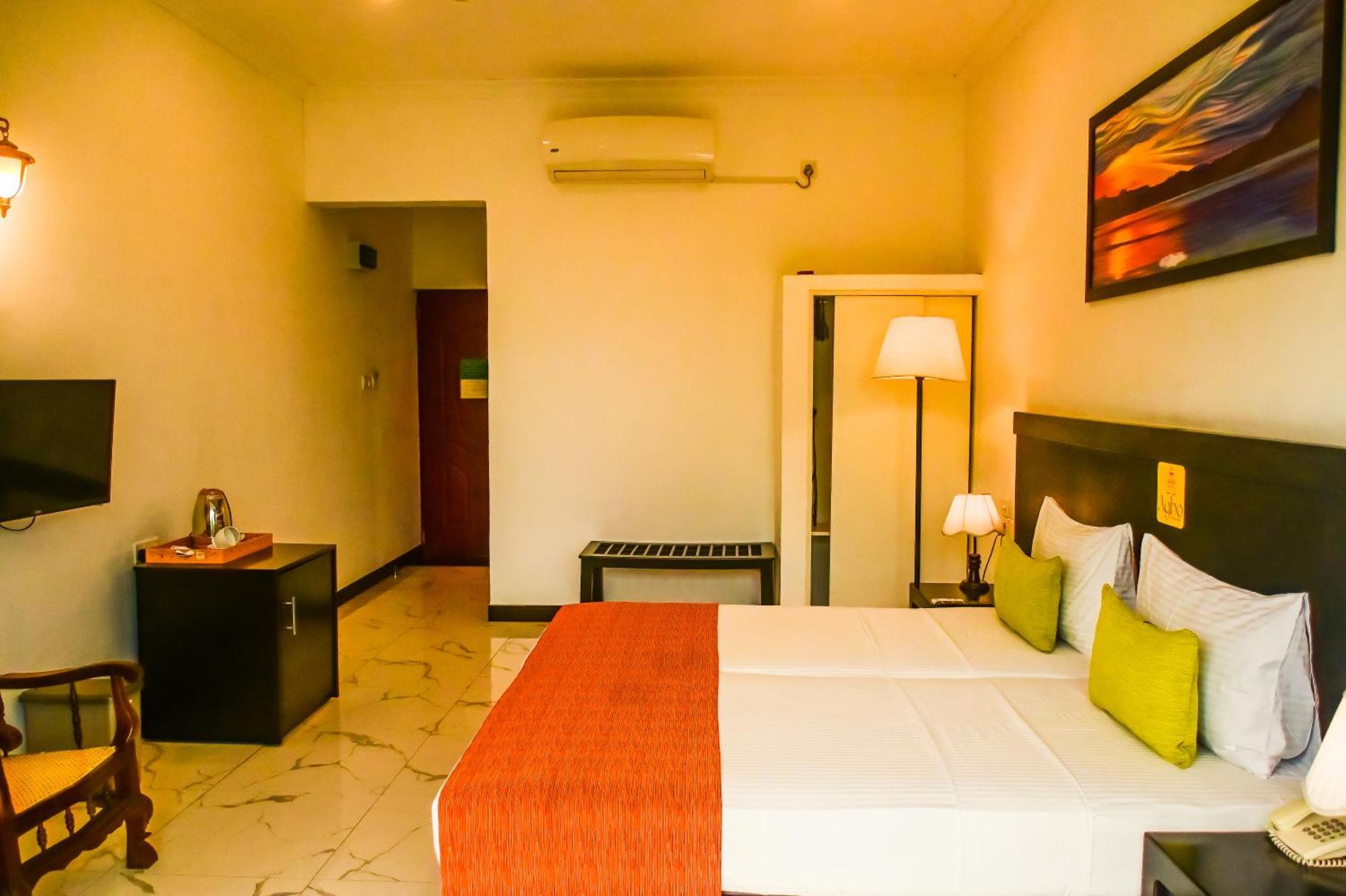 Agbo Hotel Полоннарува Екстер'єр фото
