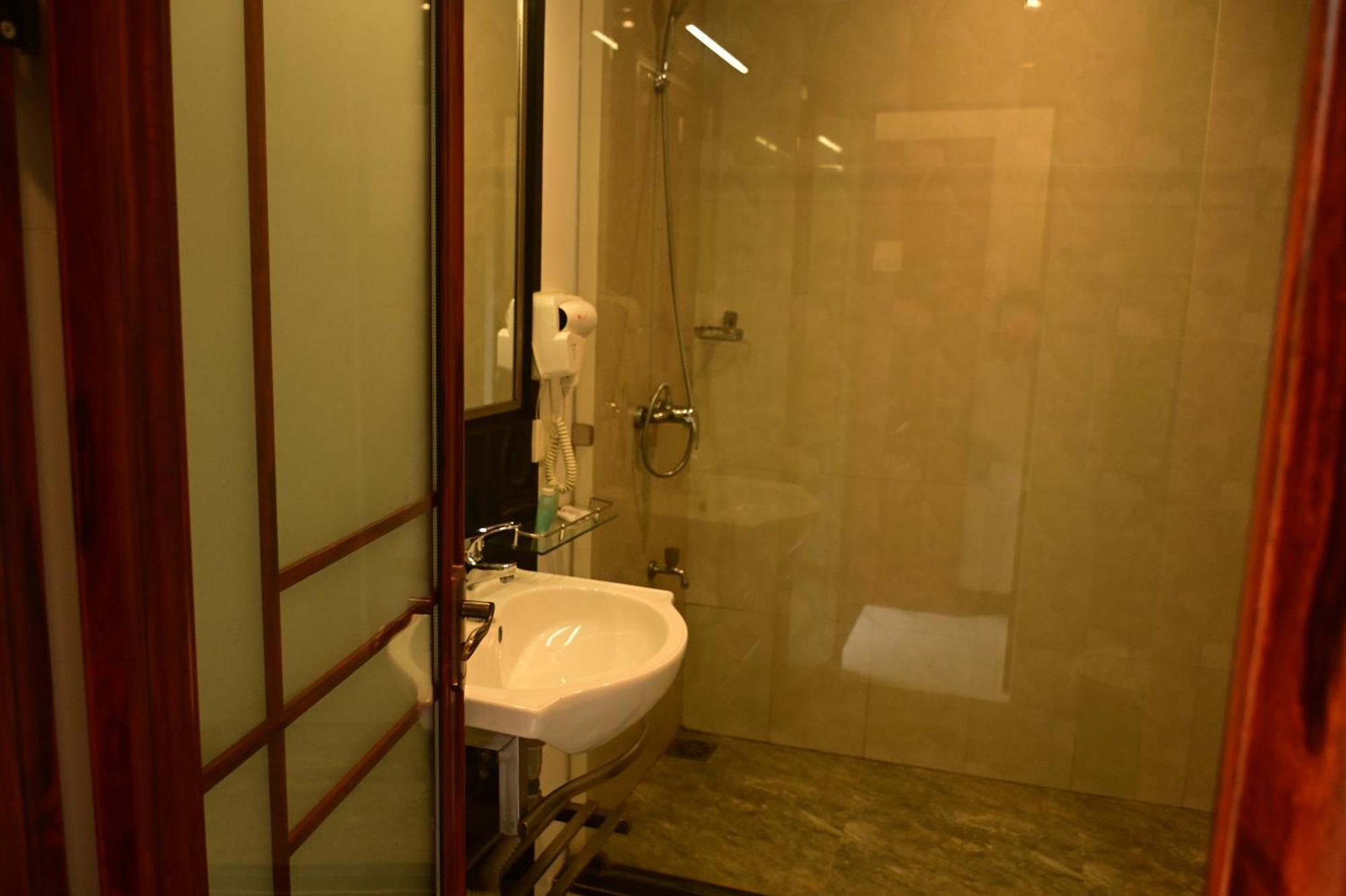 Agbo Hotel Полоннарува Екстер'єр фото