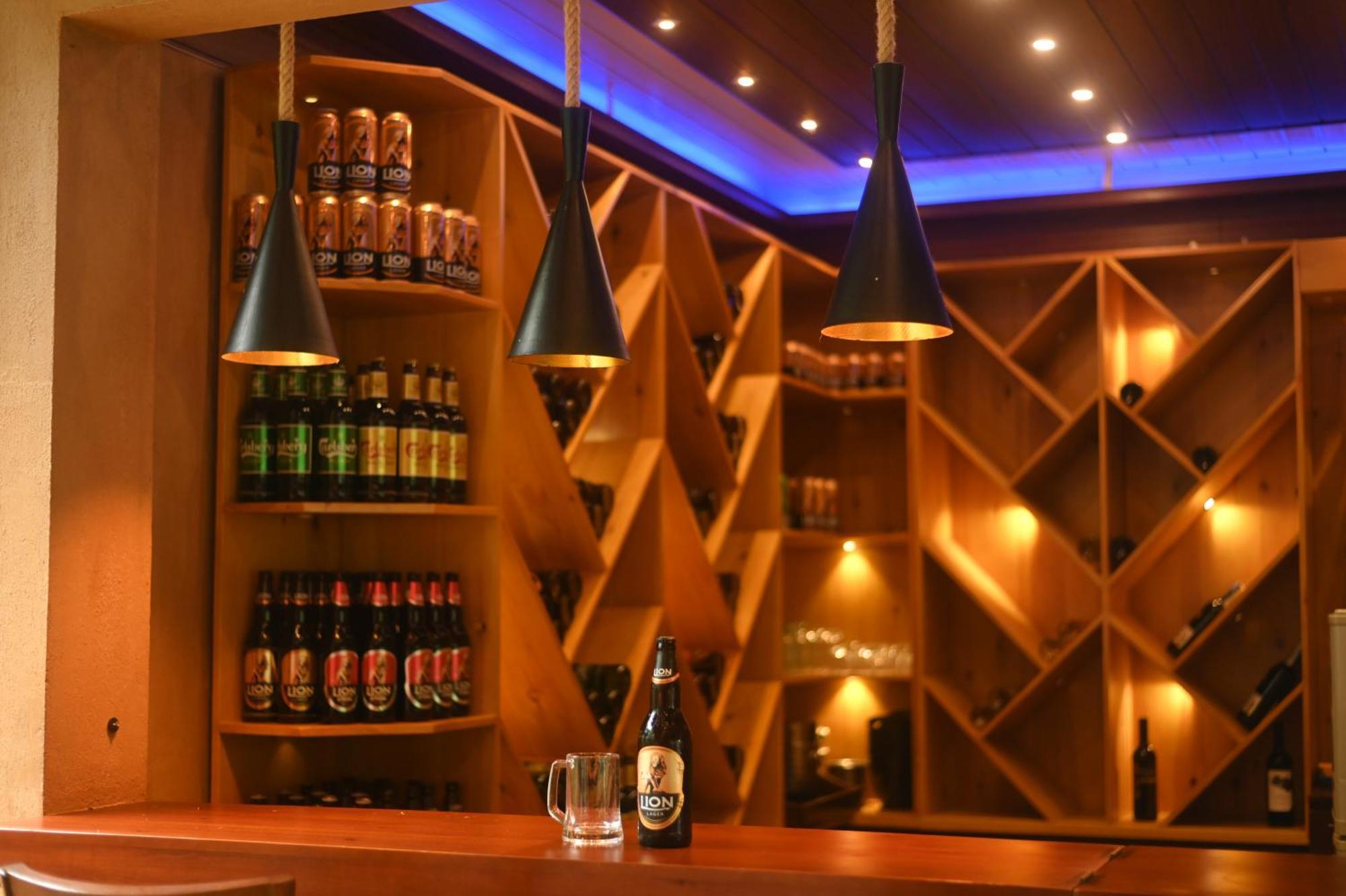 Agbo Hotel Полоннарува Екстер'єр фото