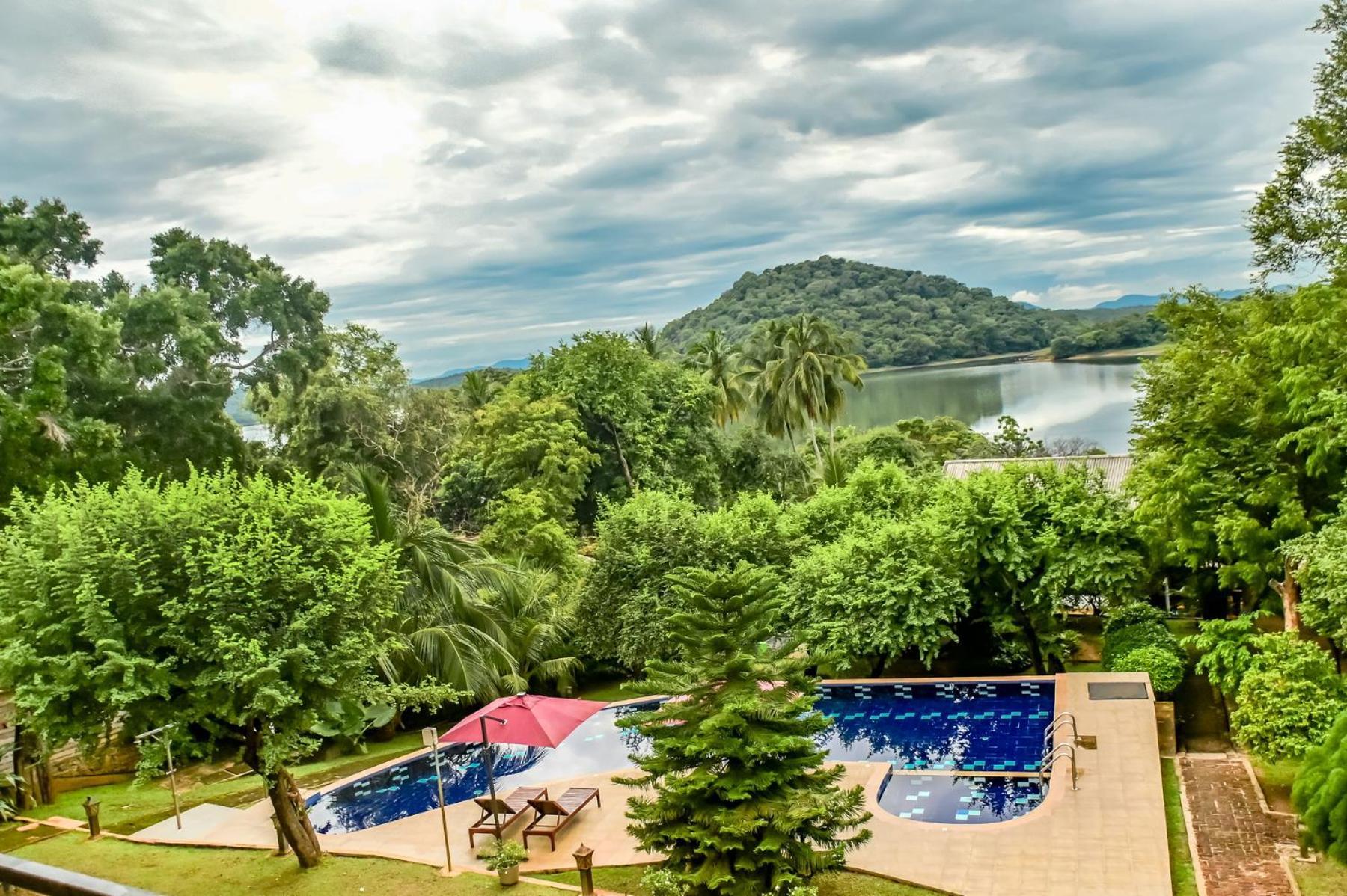 Agbo Hotel Полоннарува Екстер'єр фото