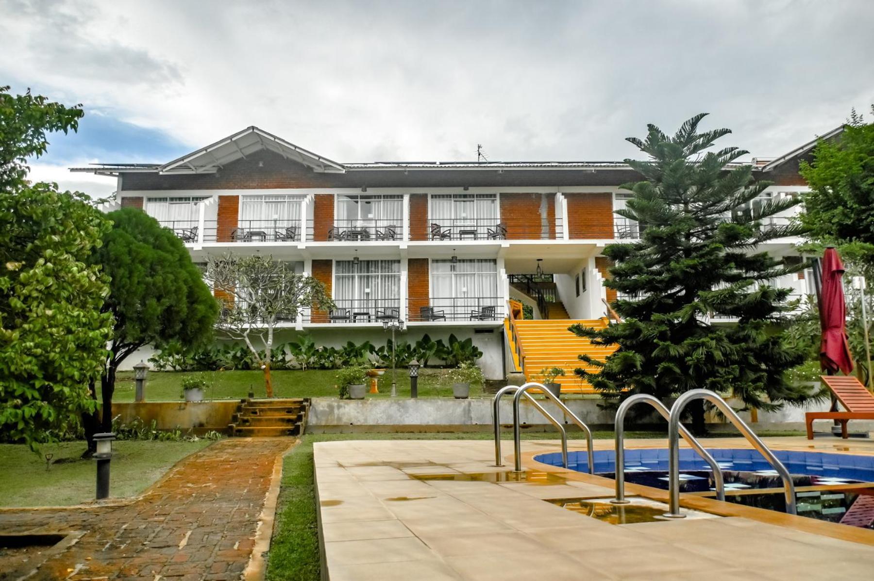 Agbo Hotel Полоннарува Екстер'єр фото