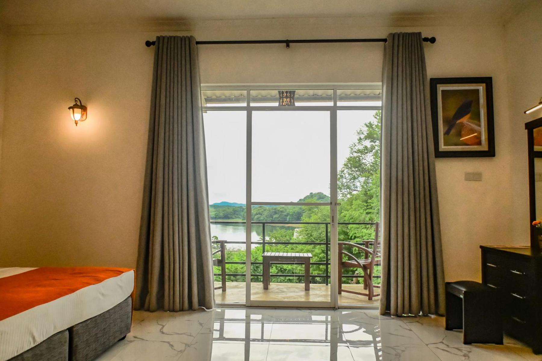 Agbo Hotel Полоннарува Екстер'єр фото