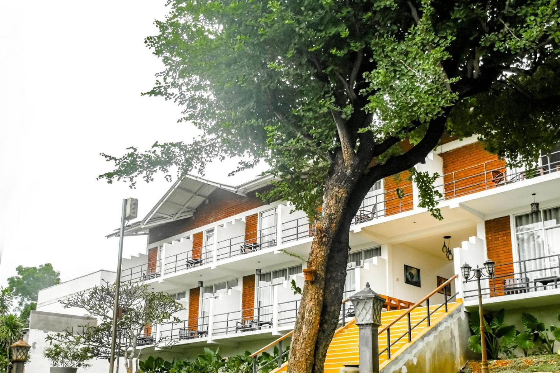 Agbo Hotel Полоннарува Екстер'єр фото