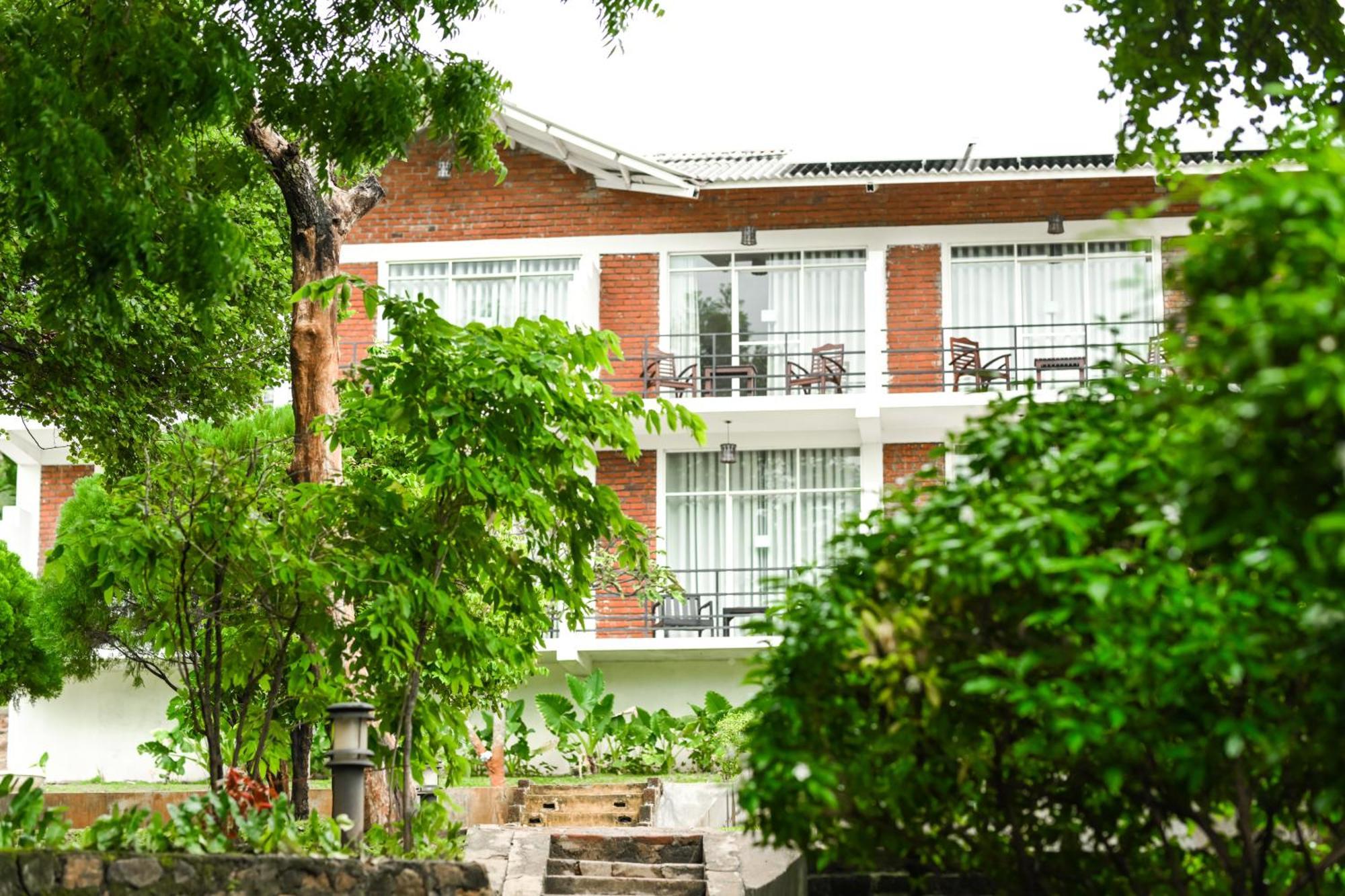 Agbo Hotel Полоннарува Екстер'єр фото